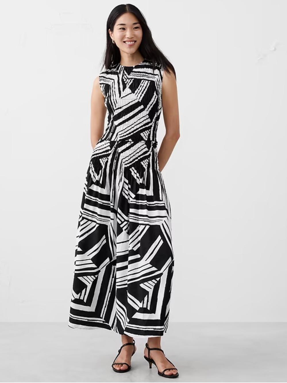 NWT! BANANA REPUBLIC BLACK & WHITE SMOCKED BODICE MAXI DRESS - MEDIUM 🧞‍♂️